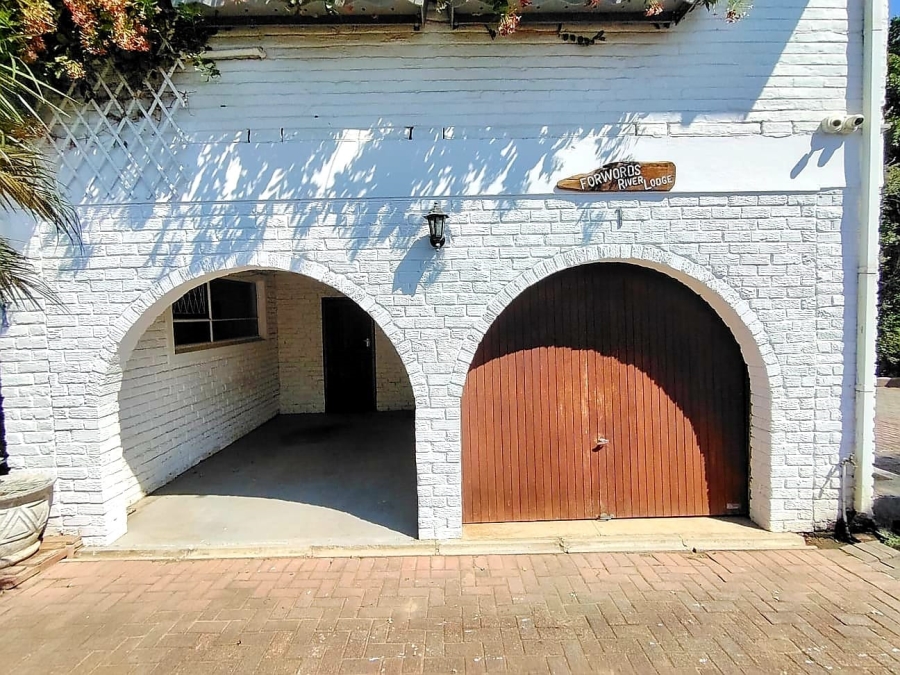 6 Bedroom Property for Sale in Abbotsford Eastern Cape
